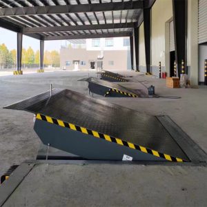 hydraulic loading dock leveler