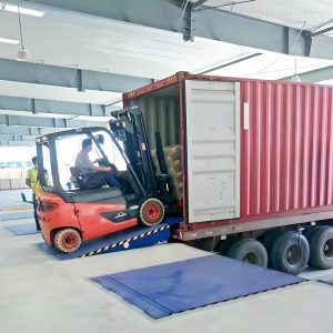 hydraulic loading dock leveler